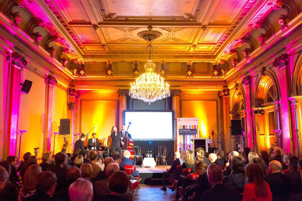 literaturhauscafe-events-10 svg+xml;charset=utf