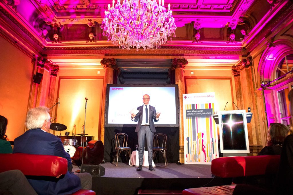 literaturhauscafe-events-12 svg+xml;charset=utf