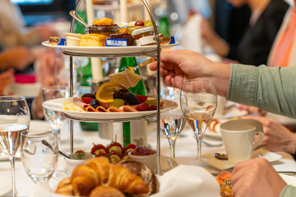 literaturhauscafe-fruehstueck-brunch-01 svg+xml;charset=utf