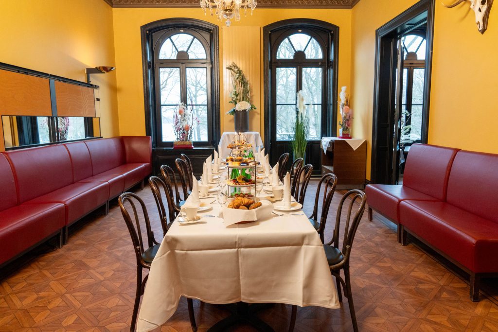 literaturhauscafe-fruehstueck-brunch-03 svg+xml;charset=utf