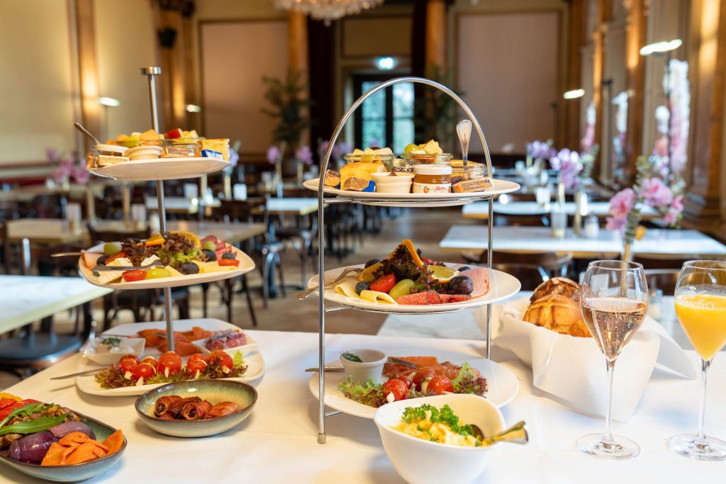 literaturhauscafe-fruehstueck-brunch-09 svg+xml;charset=utf